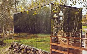 Riverbed Inn Oeoed Mirror House And Iglucraft Sauna By River